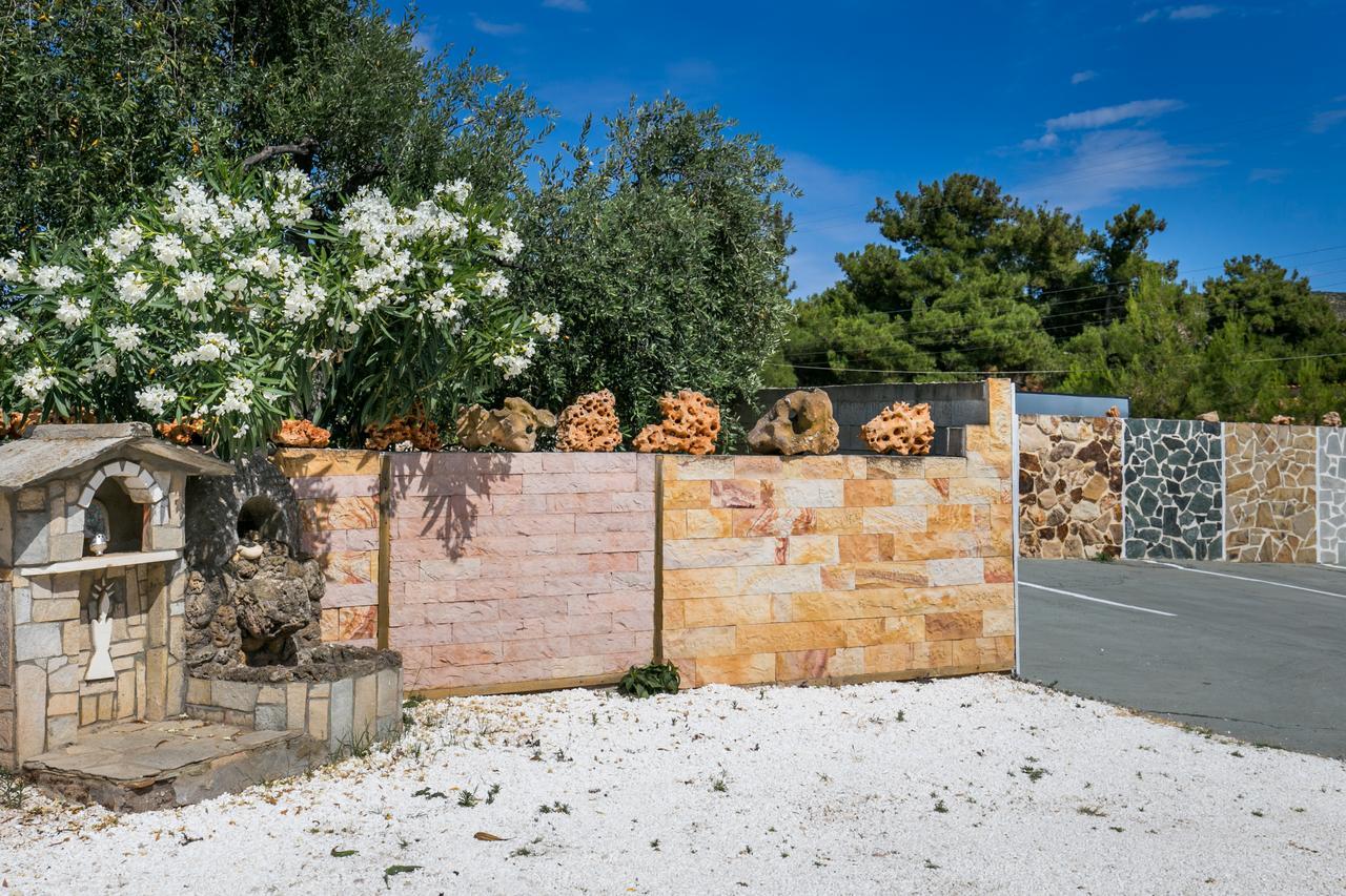Villa Dimitris Potos Bagian luar foto