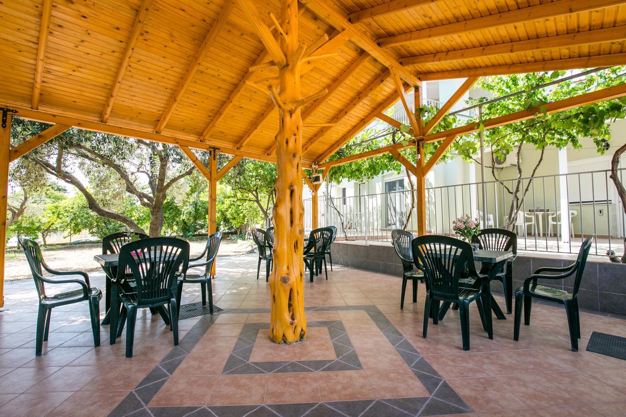 Villa Dimitris Potos Bagian luar foto